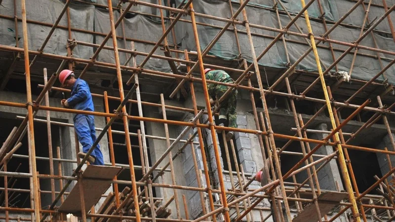 Monter rusztowań w Niemczech — zarobki i ceny gazu do wózków widłowych